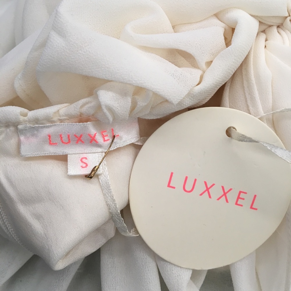 Luxxel Creme Peplum Dress w/Crisscross Back NWT - Picture 6 of 8